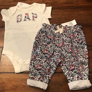 NWT - Baby Gap 3-6 months floral outfit